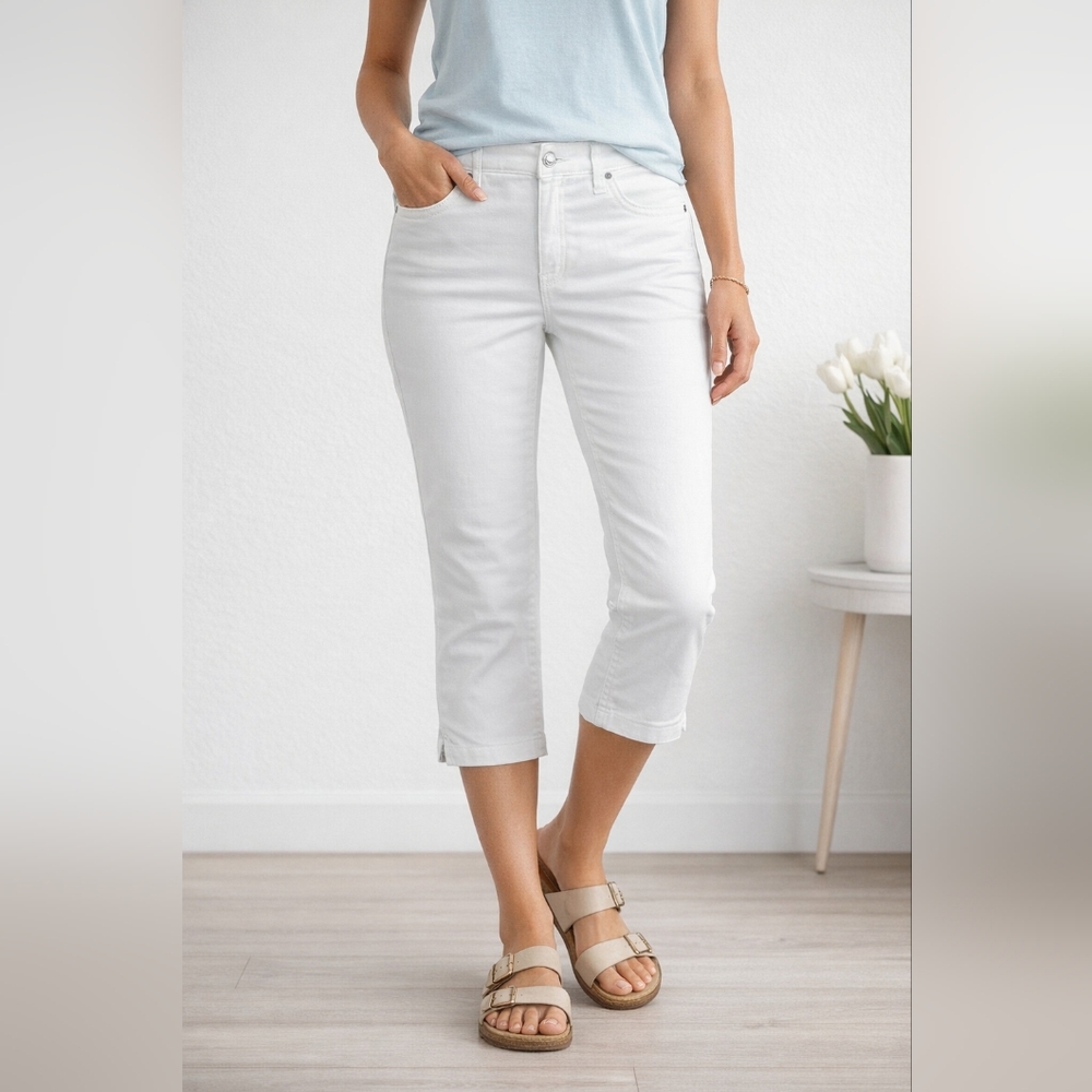 St. John’s Bay White Capri Pants Women Size 12 Mid Rise Stretch Slimming Fit NWT